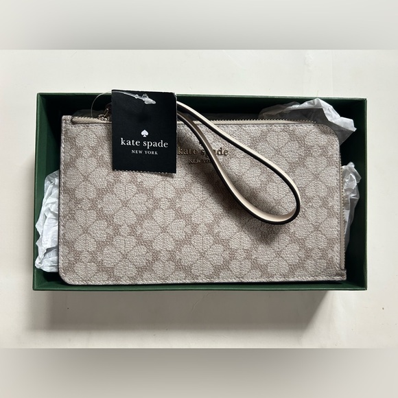 Kate Spade Lucy Spade Flower L-zip Wristlet in dark mushroom cap color NEW - Picture 2 of 5